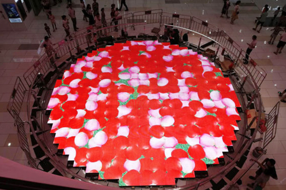 P3.9 floor led display was installed in a shopping center in hk