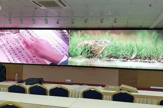 p2.5 indoor full color led display was installed in a meeting room in spain
